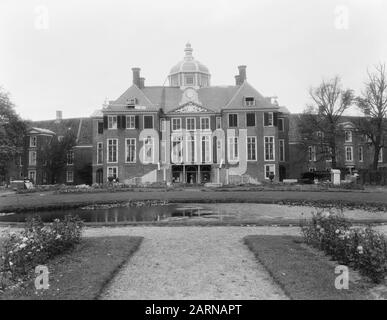 Lavori di restauro a Paleis Huis ten Bosch, edifici e interni. Edificio principale Data: 15 ottobre 1954 luogo: L'Aia Parole Chiave: Palazzi, restauri Nome dell'istituzione: Paleis Huis ten Bosch Foto Stock