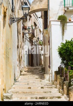 Suggestivo centro storico di Grottaglie famoso per le ceramiche artistiche. La città in provincia di Taranto, regione Puglia, Italia meridionale Foto Stock