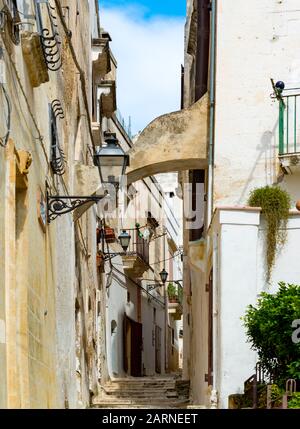 Suggestivo centro storico di Grottaglie famoso per le ceramiche artistiche. La città in provincia di Taranto, regione Puglia, Italia meridionale Foto Stock