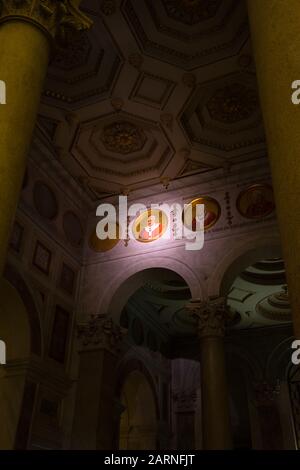 Roma, Italia - 3 gennaio 2020: Mosaico di Papa Francesco nella Basilica di San Paolo Fuori Le Mura, a Roma. Foto Stock