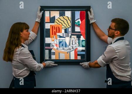 Sothebys, Londra, Regno Unito. 29th gennaio 2020. Fernand Léger, Nature Morte (1923) est £2.200.000 - 2.800.000 - Sotheby's previews le sue vendite di arte impressionista, Moderna e surrealista che si svolgono su 4th e 5th Febbraio 2020 a Londra. Credito: Guy Bell/Alamy Live News Foto Stock