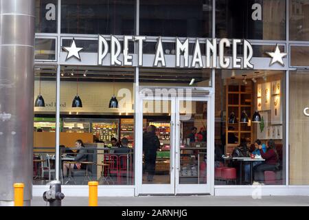 Pret A Manger, 750 8th Ave, New York, foto del negozio di New York di una catena di paninoteca vicino a Times Square a Manhattan. Foto Stock