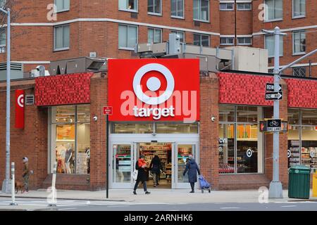 Target, 512 2nd Avenue, New York, NYC foto di un mini grande magazzino nel quartiere di Kips Bay di Manhattan. Foto Stock