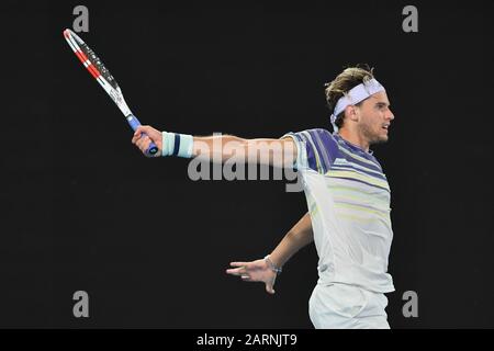 Melbourne, Australia. 29th Gen 2020. 5th Seed DOMINIC THIEM (AUT) in azione contro il seme 1st RAFAEL NADAL (ESP) sulla Rod Laver Arena in una partita di singolare uomini quarti di finale il giorno 10 dell'Australian Open 2020 a Melbourne, Australia. Sydney Low/Cal Sport Media/Alamy Live News Foto Stock