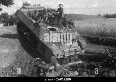 Azione con carri armati vicino a Toba e dintorni [2nd Squadron Fighters] Data: Marzo 1949 luogo: Indonesia, Indie orientali olandesi, Sumatra Foto Stock