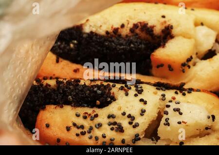 Buns con semi di papavero e formaggio cottage vicino Foto Stock