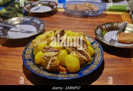 Piatto nazionale del Marocco - tajine di carne con verdure Foto Stock