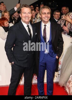 Bradley Walsh e Barney Walsh partecipano ai National Television Awards 2020 alla O2 Arena di Londra. Foto Stock