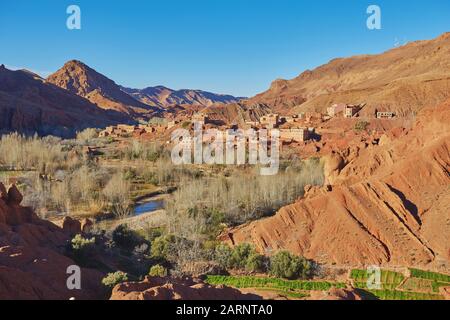 Panorama di Tinghir città in Marocco. Tinghir è un oasi sul fiume Todgha Foto Stock