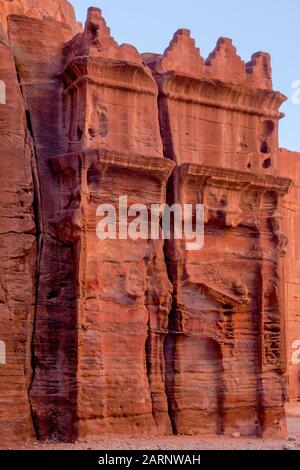 Architettura di roccia a Petra Foto Stock