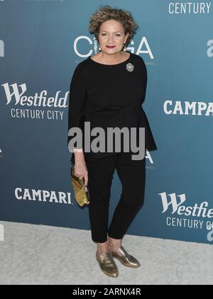 Los Angeles, Stati Uniti. 28th Gen 2020. Natalie Bronfman arriva al 22nd Costume Designers Guild Awards che si tiene al Beverly Hilton di Beverly Hills, California martedì 28 gennaio 2020. (Foto Di Snanlee B. Mirador/Sipa Usa) Credito: Sipa Usa/Alamy Live News Foto Stock