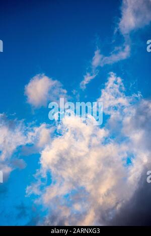 Cielo interessante sull'isola di Madeira nell'Oceano Atlantico Foto Stock