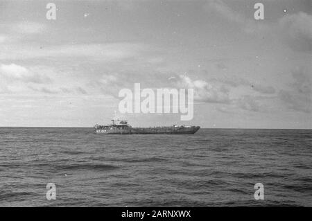 Foto Liberation North Sumatra [Grande sbarco con targa LT 07 in mare] Data: 19 dicembre 1948 luogo: Indonesia, Indie Orientali olandesi, Sumatra Foto Stock