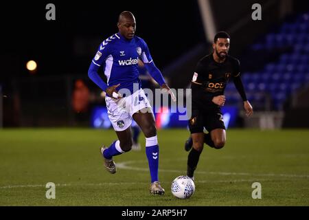 Oldham, Regno Unito. 28th Gen 2020. Oldham, INGHILTERRA - GENNAIO 28th Mohamed Sylla di Oldham Athletic durante la partita Sky Bet League 2 tra Oldham Athletic e Mansfield Town al Boundary Park, Oldham Martedì 28th Gennaio 2020. (Credit: Eddie Garvey | Mi News) Credit: Mi News & Sport /Alamy Live News Foto Stock