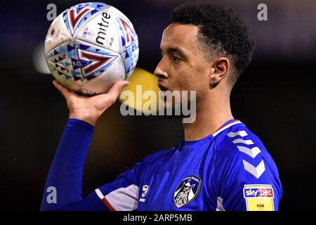 Oldham, INGHILTERRA - GENNAIO 28th Cameron Borthwick-Jackson di Oldham Athletic durante la partita Sky Bet League 2 tra Oldham Athletic e Mansfield Town al Boundary Park, Oldham Martedì 28th Gennaio 2020. (Credit: Eddie Garvey | Mi News) Foto Stock