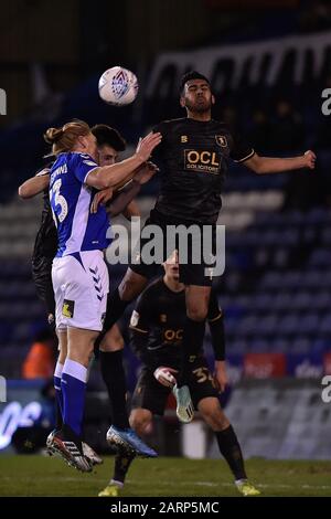 Oldham, INGHILTERRA - GENNAIO 28th Carl Piergianni di Oldham Athletic durante la partita Sky Bet League 2 tra Oldham Athletic e Mansfield Town al Boundary Park, Oldham Martedì 28th Gennaio 2020. (Credit: Eddie Garvey | Mi News) Foto Stock