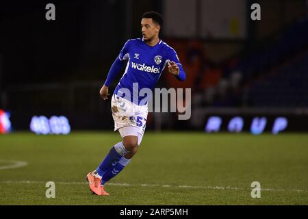 Oldham, INGHILTERRA - GENNAIO 28th Cameron Borthwick-Jackson di Oldham Athletic durante la partita Sky Bet League 2 tra Oldham Athletic e Mansfield Town al Boundary Park, Oldham Martedì 28th Gennaio 2020. (Credit: Eddie Garvey | Mi News) Foto Stock