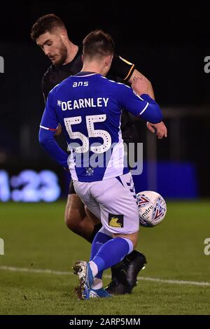 Oldham, INGHILTERRA - GENNAIO 28th Zak Dearnley di Oldham Athletic durante la partita Sky Bet League 2 tra Oldham Athletic e Mansfield Town al Boundary Park, Oldham Martedì 28th Gennaio 2020. (Credit: Eddie Garvey | Mi News) Foto Stock