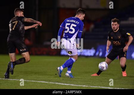 Oldham, INGHILTERRA - GENNAIO 28th Zak Dearnley di Oldham Athletic durante la partita Sky Bet League 2 tra Oldham Athletic e Mansfield Town al Boundary Park, Oldham Martedì 28th Gennaio 2020. (Credit: Eddie Garvey | Mi News) Foto Stock