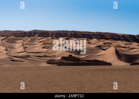 le pietre di sabbia bagnate nel deserto di lut Foto Stock