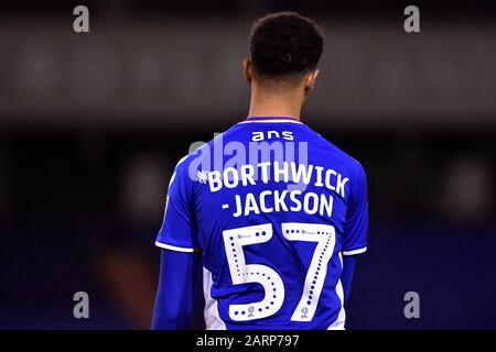 Oldham, INGHILTERRA - GENNAIO 28th Cameron Borthwick-Jackson di Oldham Athletic durante la partita Sky Bet League 2 tra Oldham Athletic e Mansfield Town al Boundary Park, Oldham Martedì 28th Gennaio 2020. (Credit: Eddie Garvey | Mi News) Foto Stock