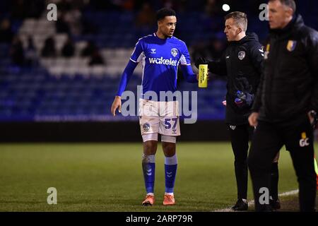 Oldham, INGHILTERRA - GENNAIO 28th Cameron Borthwick-Jackson di Oldham Athletic durante la partita Sky Bet League 2 tra Oldham Athletic e Mansfield Town al Boundary Park, Oldham Martedì 28th Gennaio 2020. (Credit: Eddie Garvey | Mi News) Foto Stock