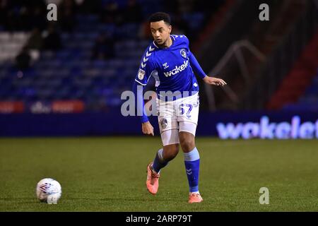 Oldham, INGHILTERRA - GENNAIO 28th Cameron Borthwick-Jackson di Oldham Athletic durante la partita Sky Bet League 2 tra Oldham Athletic e Mansfield Town al Boundary Park, Oldham Martedì 28th Gennaio 2020. (Credit: Eddie Garvey | Mi News) Foto Stock