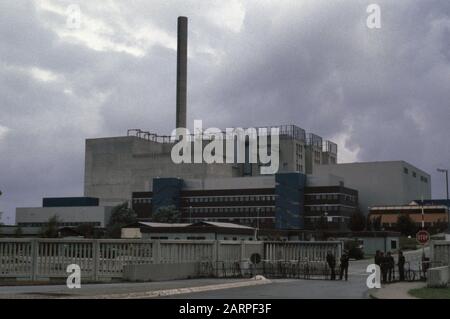 'Deutsch: Kernkraftwerk Kalkar.Nederlands: Collectie / Archief : Fotocollectie Anefo Reportage / Serie : [ onbekend ] Beschrijving : Protest bij nelle kweekreactor Kalkar ( West Duitsland ) de snelle kweekreactor Kalkar Datum : 25 juli 1981 Locatie : Duitsrekrafaam Trekonf : Dijk, Hans van / Anefo Auteursrechthebbende : Nationaal Archief Materiaalsoort : dia (kleur) Nummer archivefinventaris : bekijk toegang 2.24.01.06 Bestanddeelnummer : 253-8571; ' Foto Stock