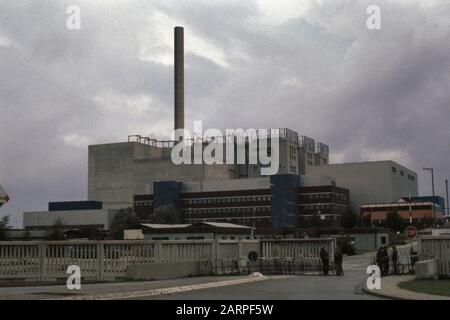 'Deutsch: Kernkraftwerk Kalkar.Nederlands: Collectie / Archief : Fotocollectie Anefo Reportage / Serie : [ onbekend ] Beschrijving : Protest bij nelle kweekreactor Kalkar ( West Duitsland ) de snelle kweekreactor Kalkar Datum : 25 juli 1981 Locatie : Duitsrekrafaam Trekonf : Dijk, Hans van / Anefo Auteursrechthebbende : Nationaal Archief Materiaalsoort : dia (kleur) Nummer archivefinventaris : bekijk toegang 2.24.01.06 Bestanddeelnummer : 253-8572; ' Foto Stock