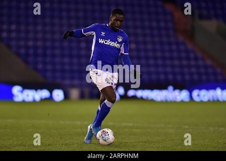 Oldham, Regno Unito. 28th Gen 2020. Oldham, INGHILTERRA - GENNAIO 28th Christopher Missilou di Oldham Athletic durante la partita Sky Bet League 2 tra Oldham Athletic e Mansfield Town al Boundary Park, Oldham Martedì 28th Gennaio 2020. (Credit: Eddie Garvey | Mi News) Credit: Mi News & Sport /Alamy Live News Foto Stock