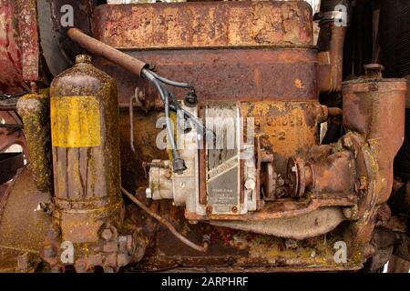 Dettaglio del motore di un trattore alimentato a gas F-14 modello Farmalll internazionale 1938 o 1939, Callahan Creek, Troy, Montana Foto Stock