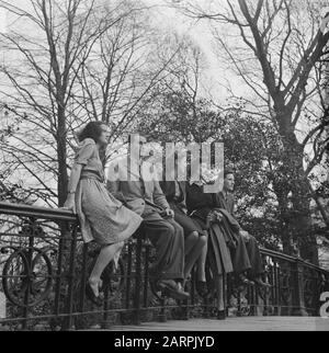 Studenti francesi Data: 20 aprile 1946 Parole Chiave: Studenti Foto Stock