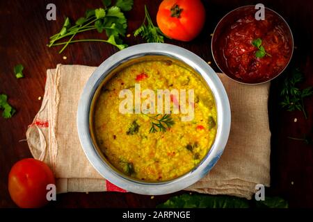 Il famoso cibo indiano Khichdi è pronto a servire Foto Stock