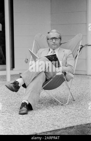 Werner Veigel, deutscher Nachrichtensprecher und Radiomoderator, in Hamburg, Deutschland späte 1970er Jahre. Giornale tedesco e radio altoparlante Werner Veigel ad Amburgo, Germania fine 1970s. Foto Stock