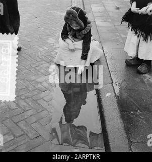 Serie Volendam Data: 8 Febbraio 1957 Località: Noord-Holland, Volendam Parole Chiave: Serie Foto Stock