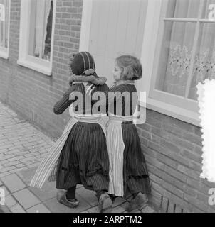 Serie Volendam Data: 8 Febbraio 1957 Località: Noord-Holland, Volendam Parole Chiave: Serie Foto Stock