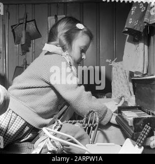 Bambini nel Reinildahuis in Marnixstraat 28 Amsterdam Data: 8 aprile 1957 Località: Amsterdam, Noord-Holland Parole Chiave: Bambini Foto Stock