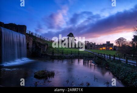 Alba a Newstead Abbey a Nottinghamshire, Inghilterra Regno Unito Foto Stock