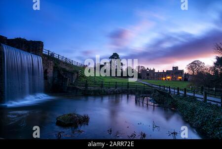 Alba a Newstead Abbey a Nottinghamshire, Inghilterra Regno Unito Foto Stock