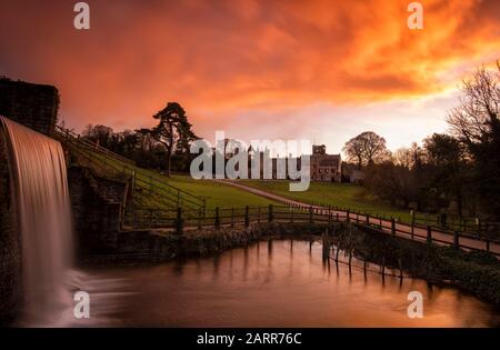 Alba a Newstead Abbey a Nottinghamshire, Inghilterra Regno Unito Foto Stock