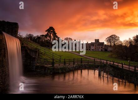 Alba a Newstead Abbey a Nottinghamshire, Inghilterra Regno Unito Foto Stock