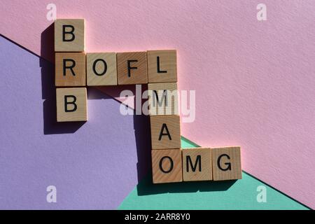 Slang Internet, acronimi tra cui ROFL, Rolling on the Floor Laughing e BRB, Essere Indietro Foto Stock