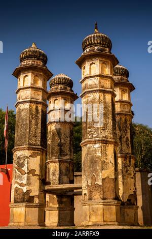 India, Rajasthan, Shekhawati, Nawalgarh, Chun Chowk, Ben Dietro La Moschea Di Nawalgarh Foto Stock