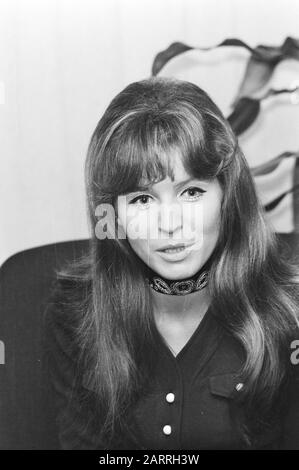 Schlagersinger Manuela (Germania) In Esso Motor Hotel, Amsterdam; Manuela, Kop Data: 15 Gennaio 1971 Posizione: Amsterdam, Noord-Holland Parole Chiave: Cantanti Nome Personale: Esso Motor Hotel Foto Stock