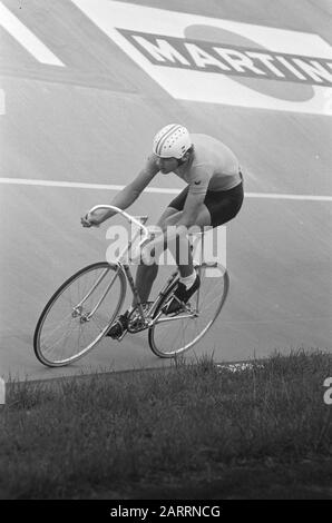 World Cycling Championships 1979 allo Stadio Olimpico di Amsterdam Series inseguire i dilettanti di uomini, Jos Lammertink in azione Data: 28 agosto 1979 posizione: Amsterdam, Noord-Holland Parole Chiave: Sport, ciclismo Nome personale: Lammertink, Jos Foto Stock