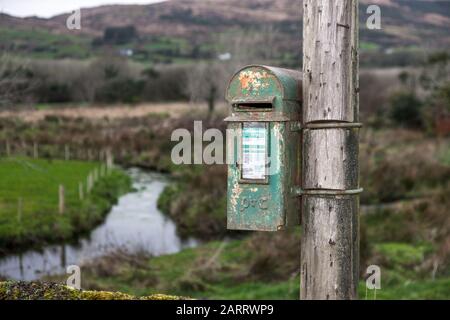 Castledonovan, Bantry, Cork, Irlanda. 29th gennaio 2020. Un vecchio postbox di Telegraphs che è ancora utilizzato nella zona rurale di Castledonovan, Foto Stock