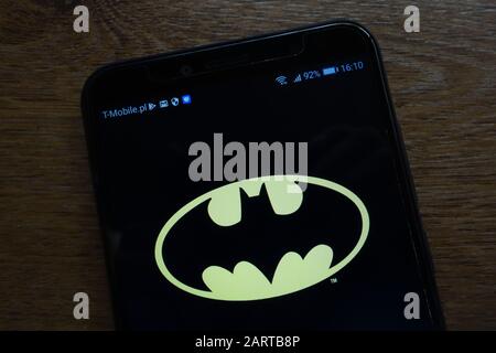 Logo Batman visualizzato su uno smartphone moderno Foto Stock