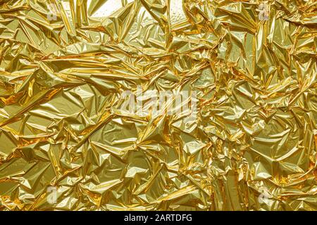 Carta metallizzata dorata, sfondo di texture stropicciato Foto Stock