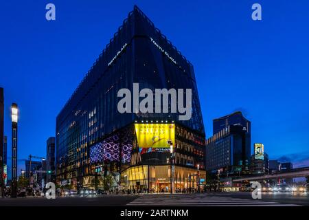 Vista notturna del complesso commerciale Tokyu Plaza a Ginza. Tokyo, Giappone, Agosto 2019 Foto Stock