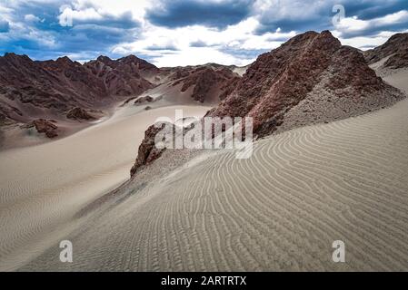 Paesaggi e dune di sabbia nel deserto di Nazca. Ica, Perù. Foto Stock